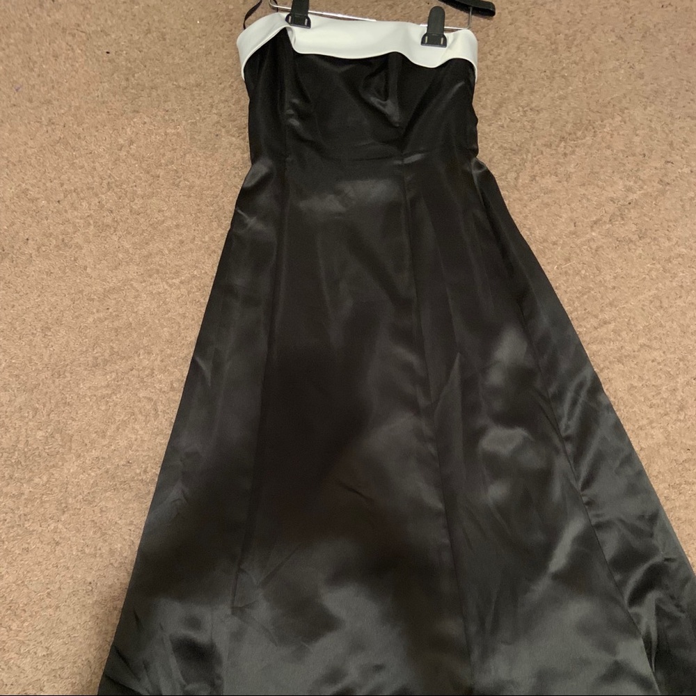Dress - Picture 3 of 4